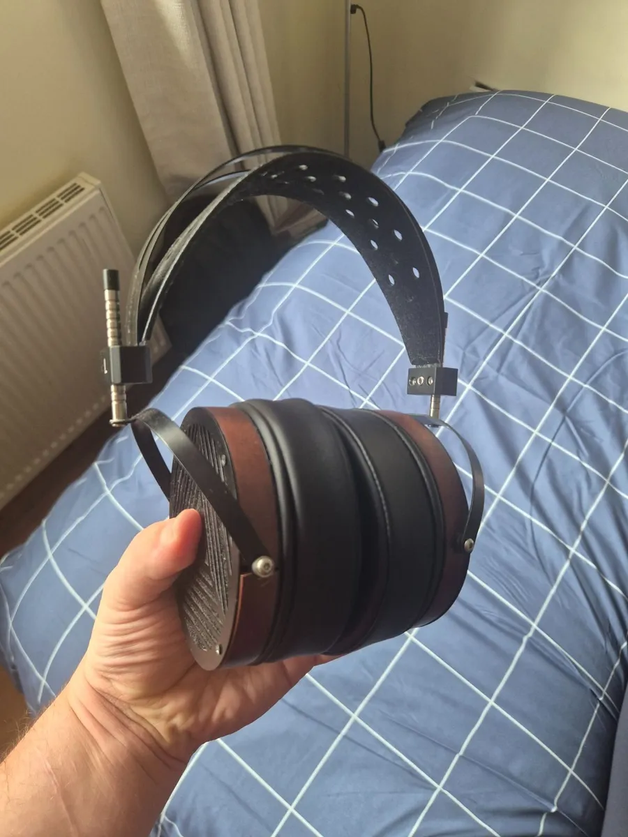 Monolith M1060 Planar Magnetic Headphones - Image 3