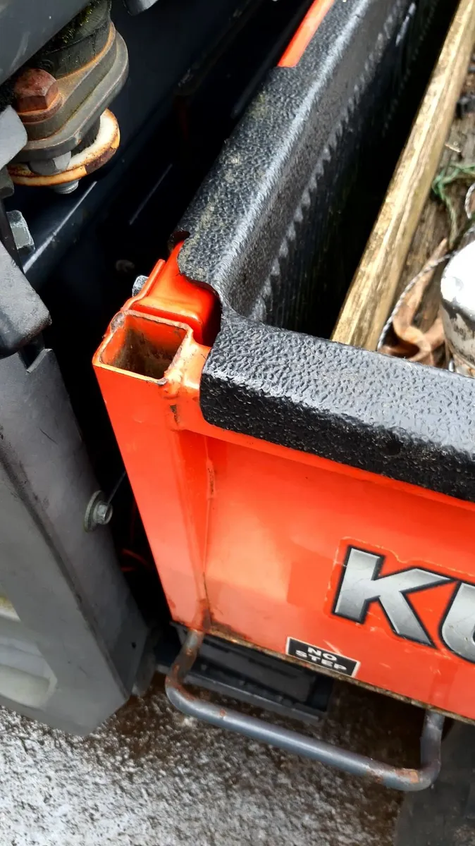 Kubota cage - Image 1