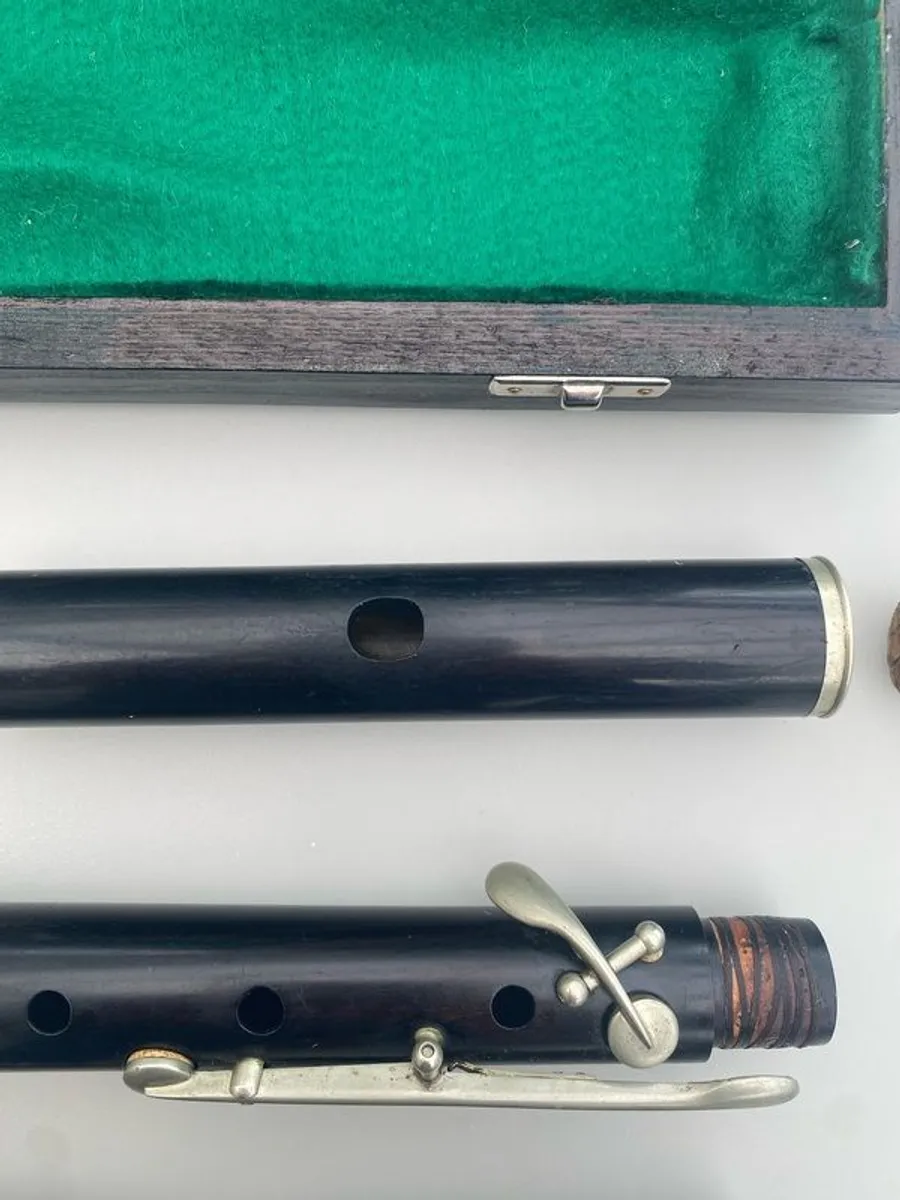 Traditional Ebony Flute - Image 2