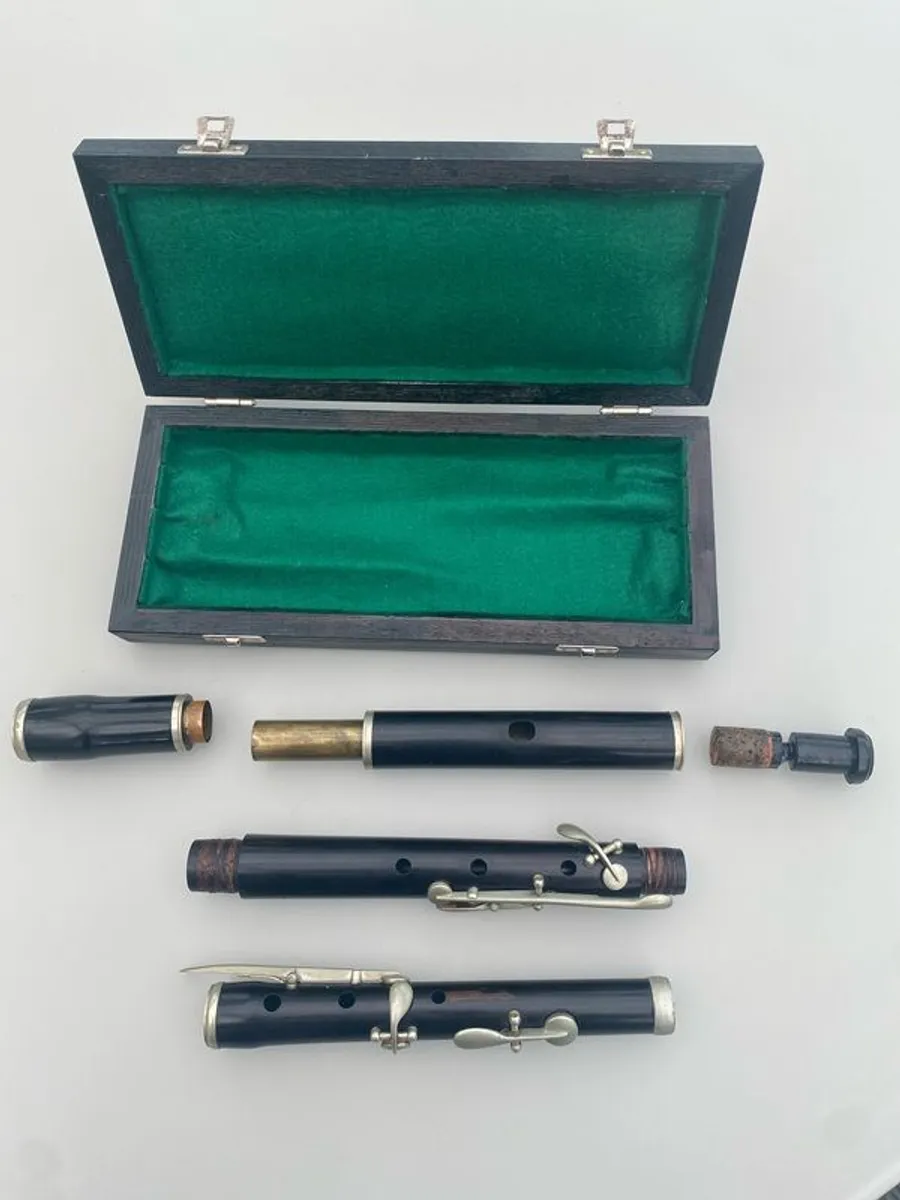 Traditional Ebony Flute - Image 3