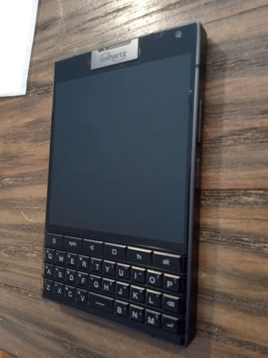 Titan 2 (like BlackBerry Passport) - Image 1