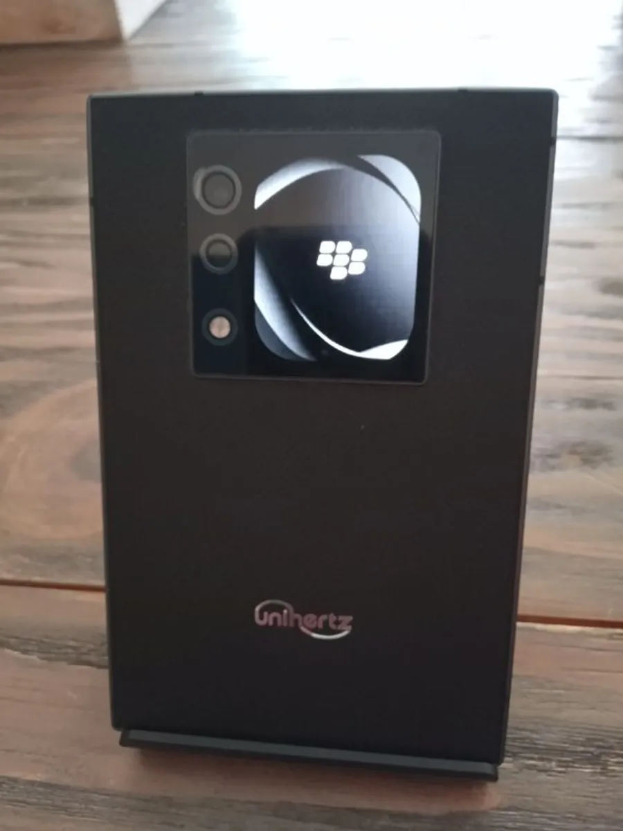 Titan 2 (like BlackBerry Passport) - Image 2