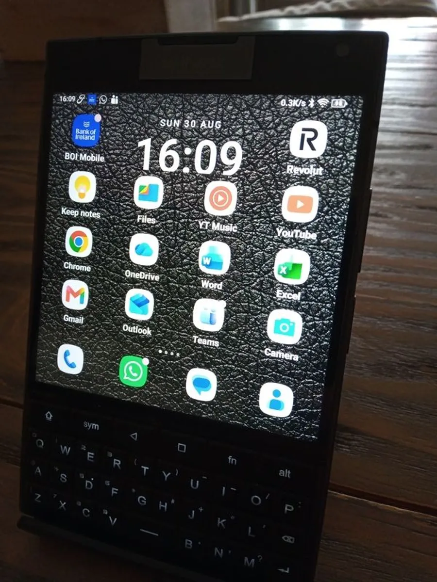Titan 2 (like BlackBerry Passport) - Image 4