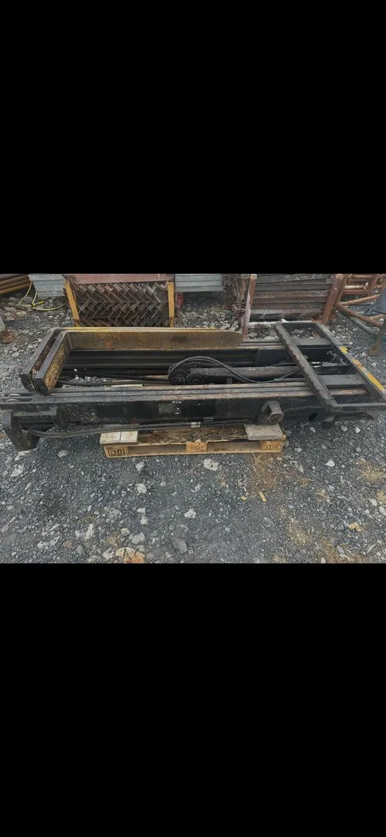 Forklift Mast & Carriage - Image 1