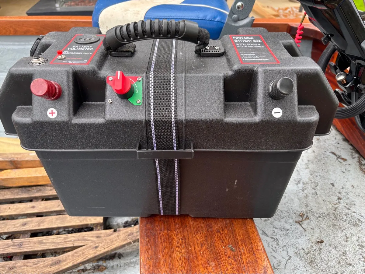 17ft boat, calvanised trailer, new engine 15hp - Image 3