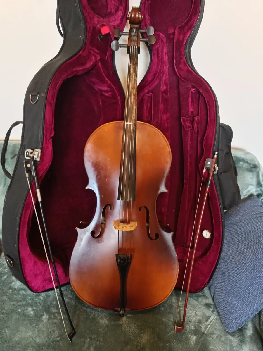 Cello 1/2 for sale + extras - Image 1
