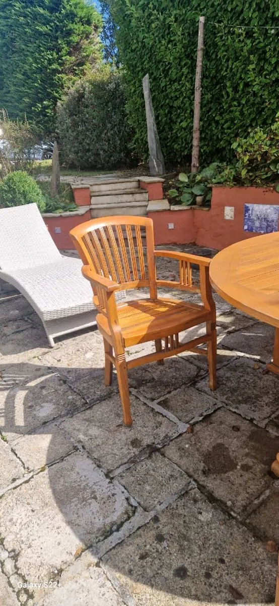 Teak outdoor table and 6 chairs - Image 1