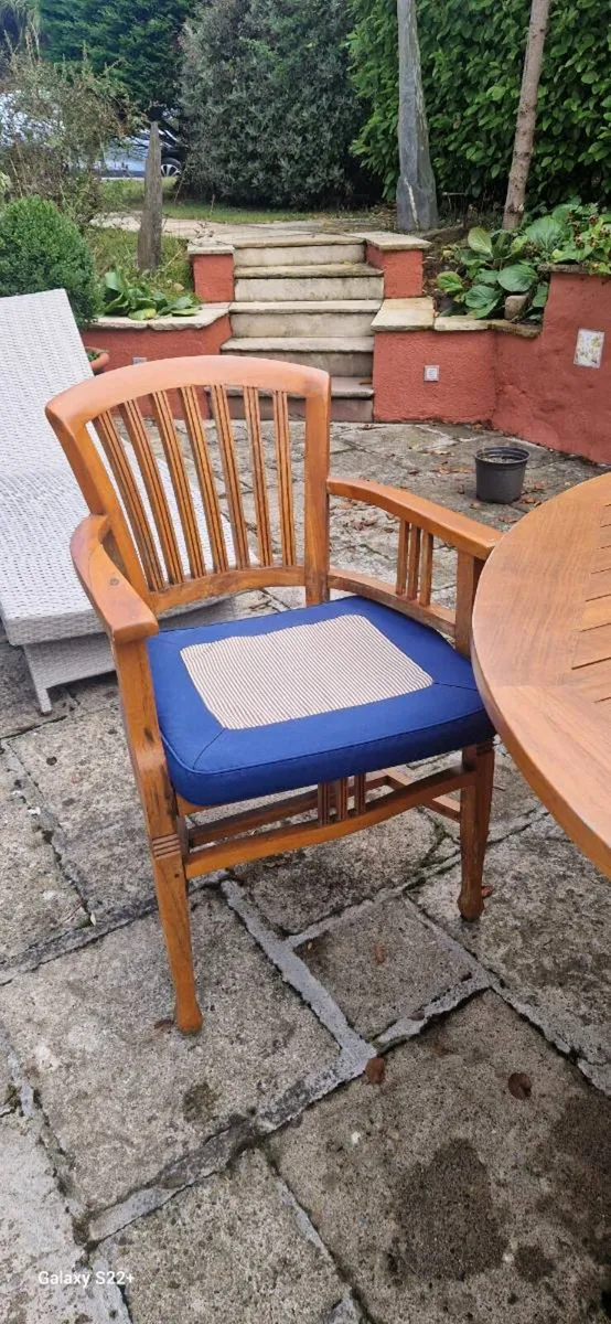 Teak outdoor table and 6 chairs - Image 4