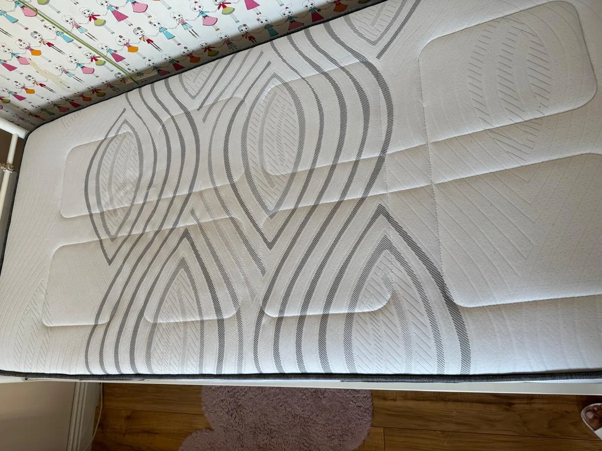 Bed's - Image 3