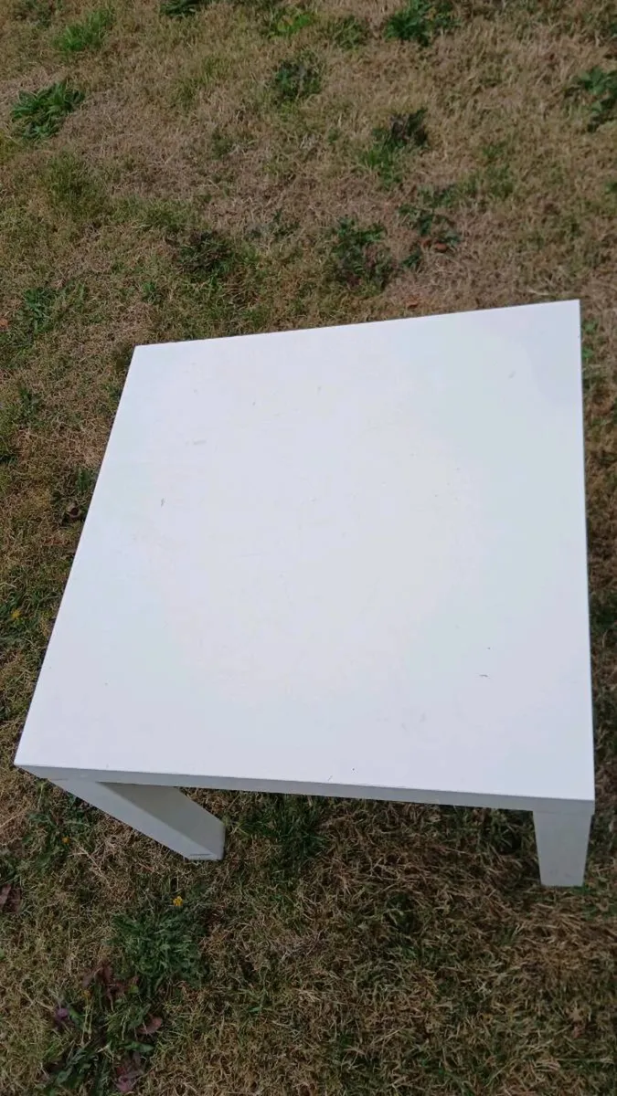 Small white table - Image 1