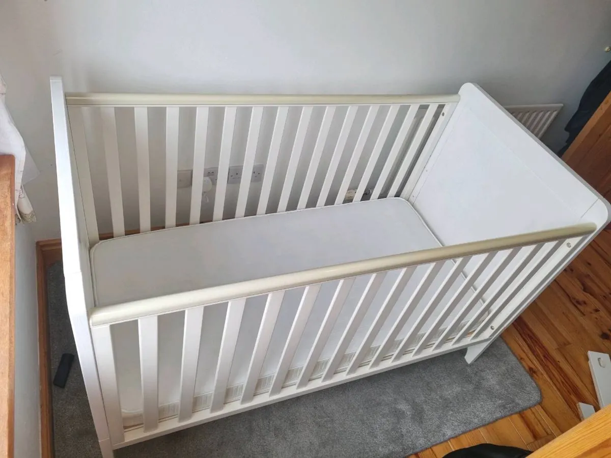 Cot bed - Image 1