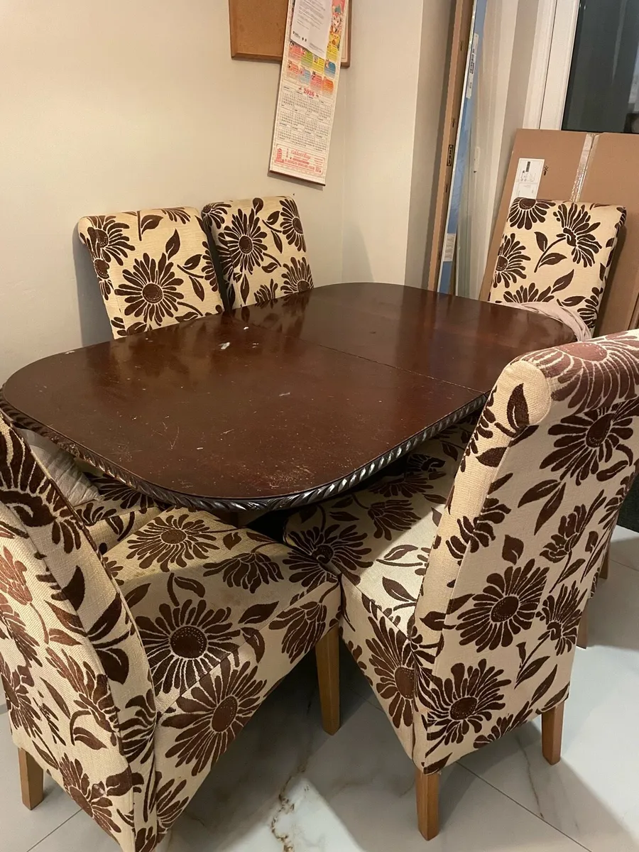 Dining table - Image 1