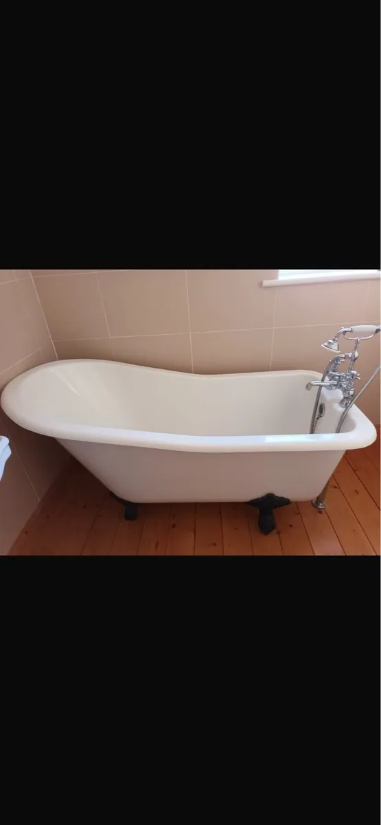 Ceramic Stand Alone Bathtub