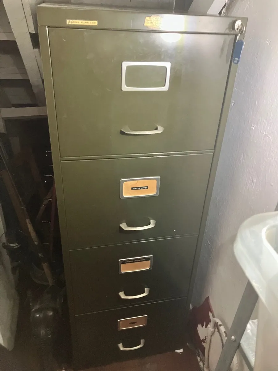 Filing cabinet - Image 1
