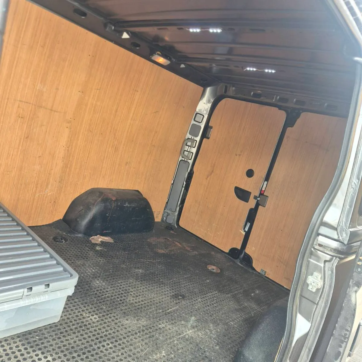 Van low mileage - Image 4