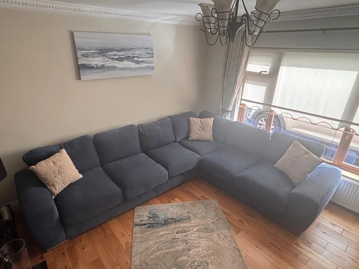 L shaped sofa - Image 1