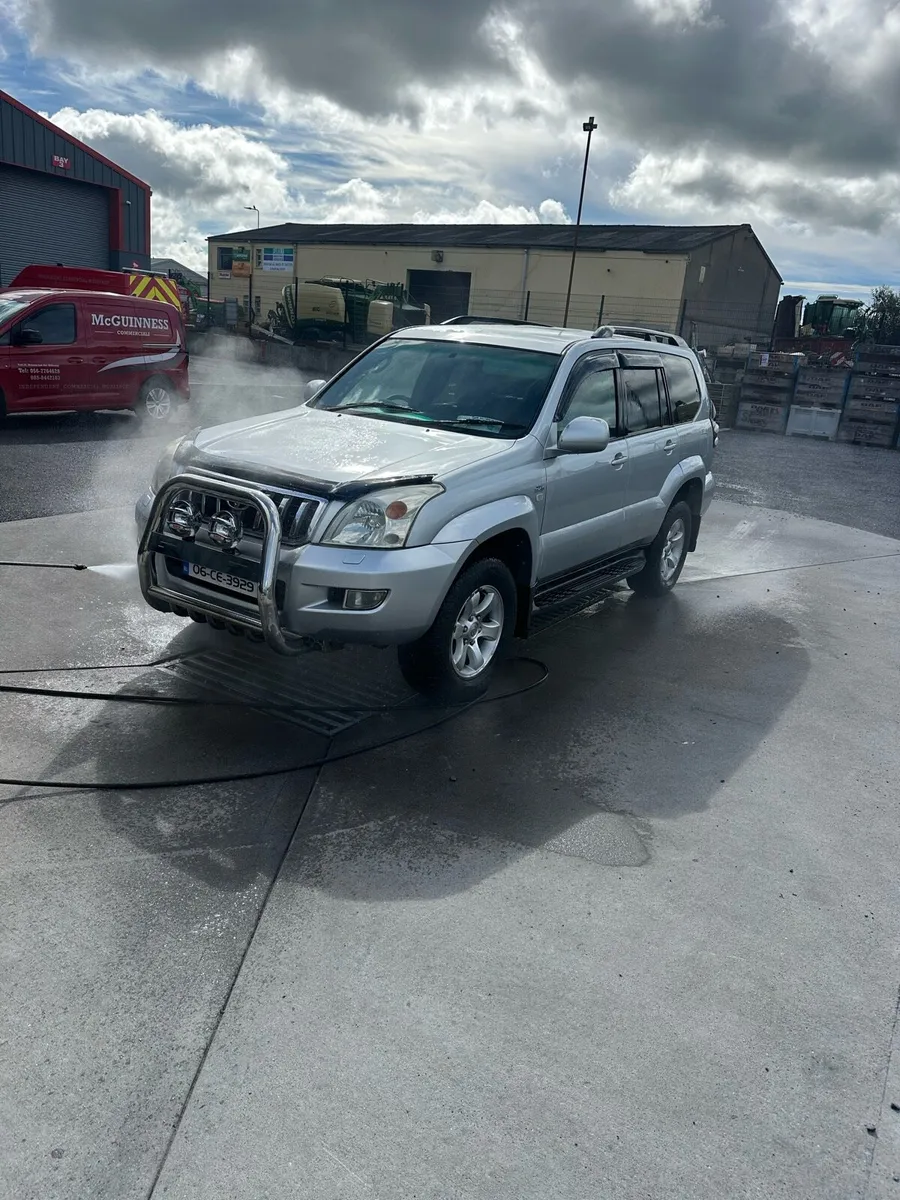 Toyota Landcruiser crewcab - Image 3