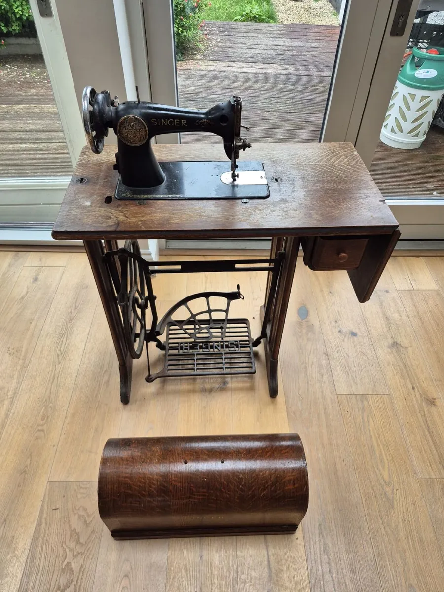 Singer Sewing Machine with cabinet and lid - Image 1
