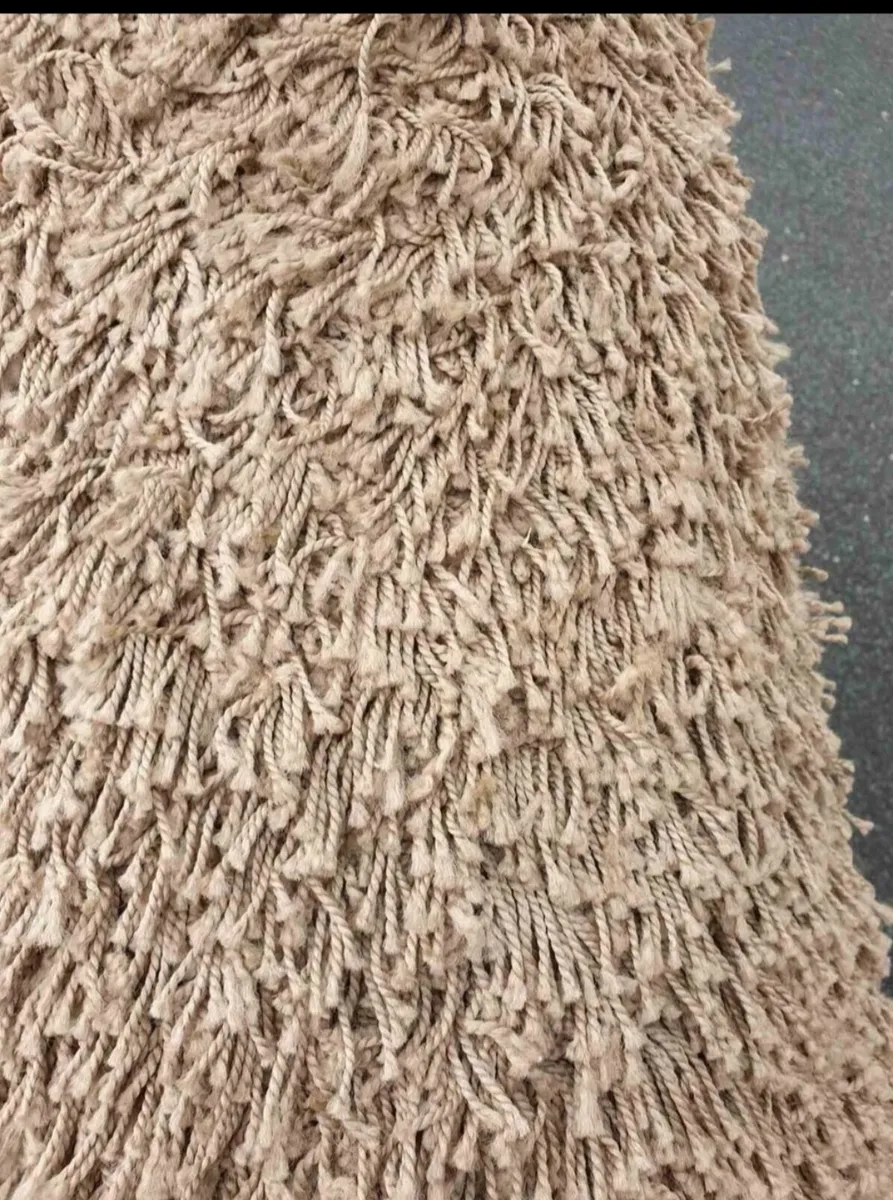 Large rug and matching runner - Image 4
