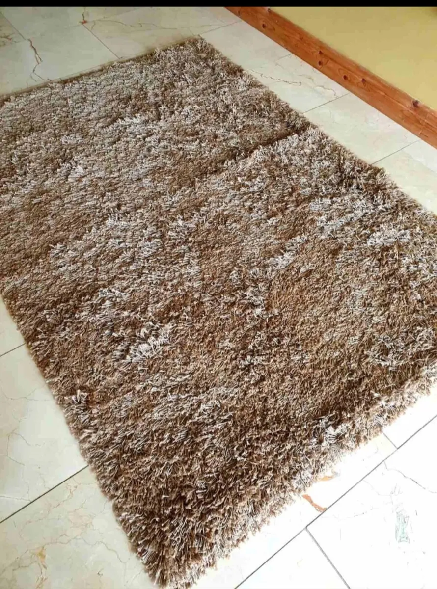 Large rug and matching runner - Image 1