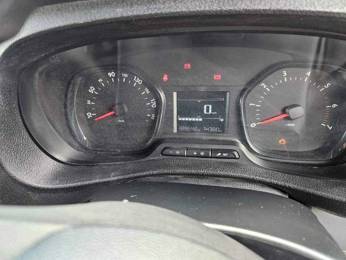 Peugeot Expert 2018 - Image 2