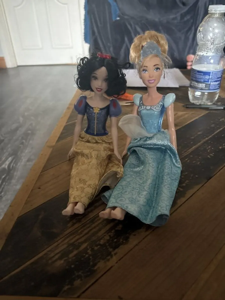 disney princess snow white and cinderella - Image 1
