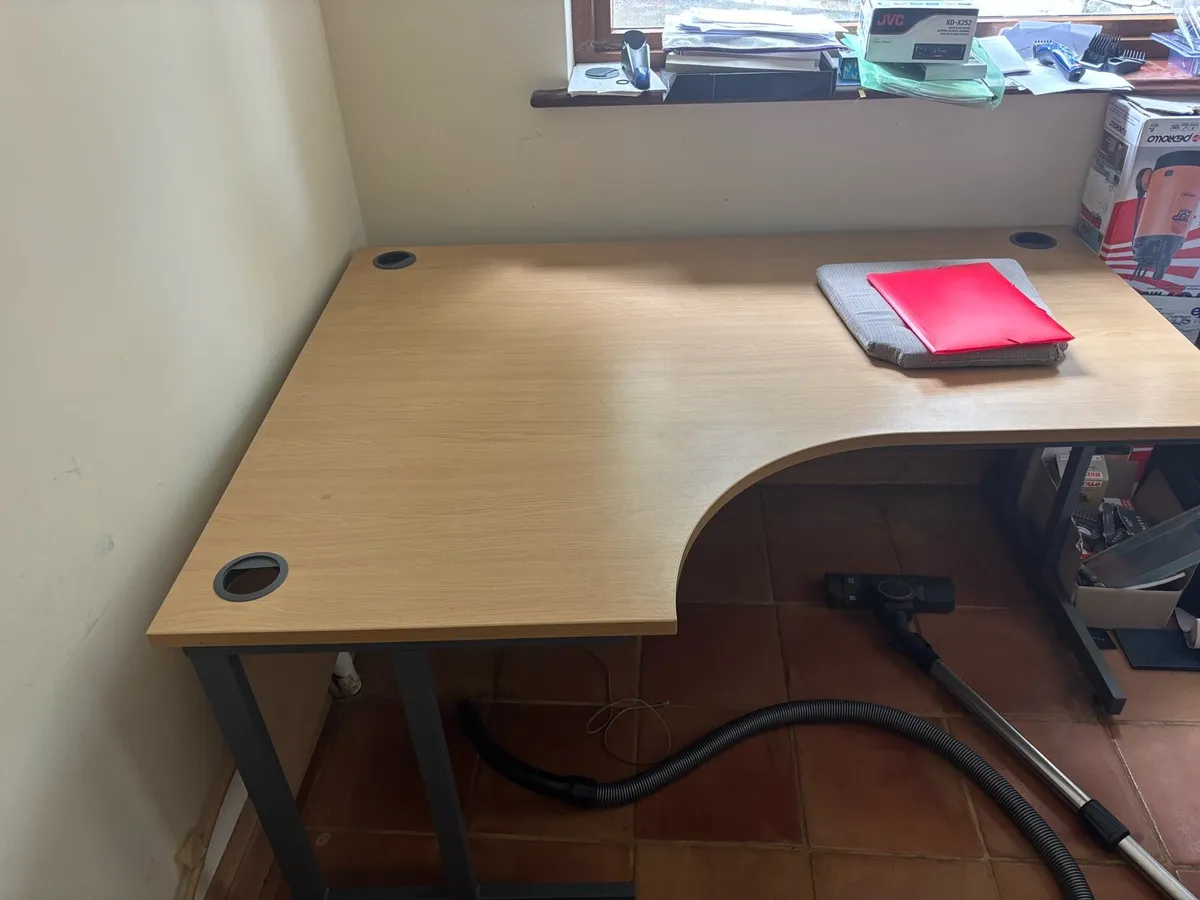 Corner desk - Image 1