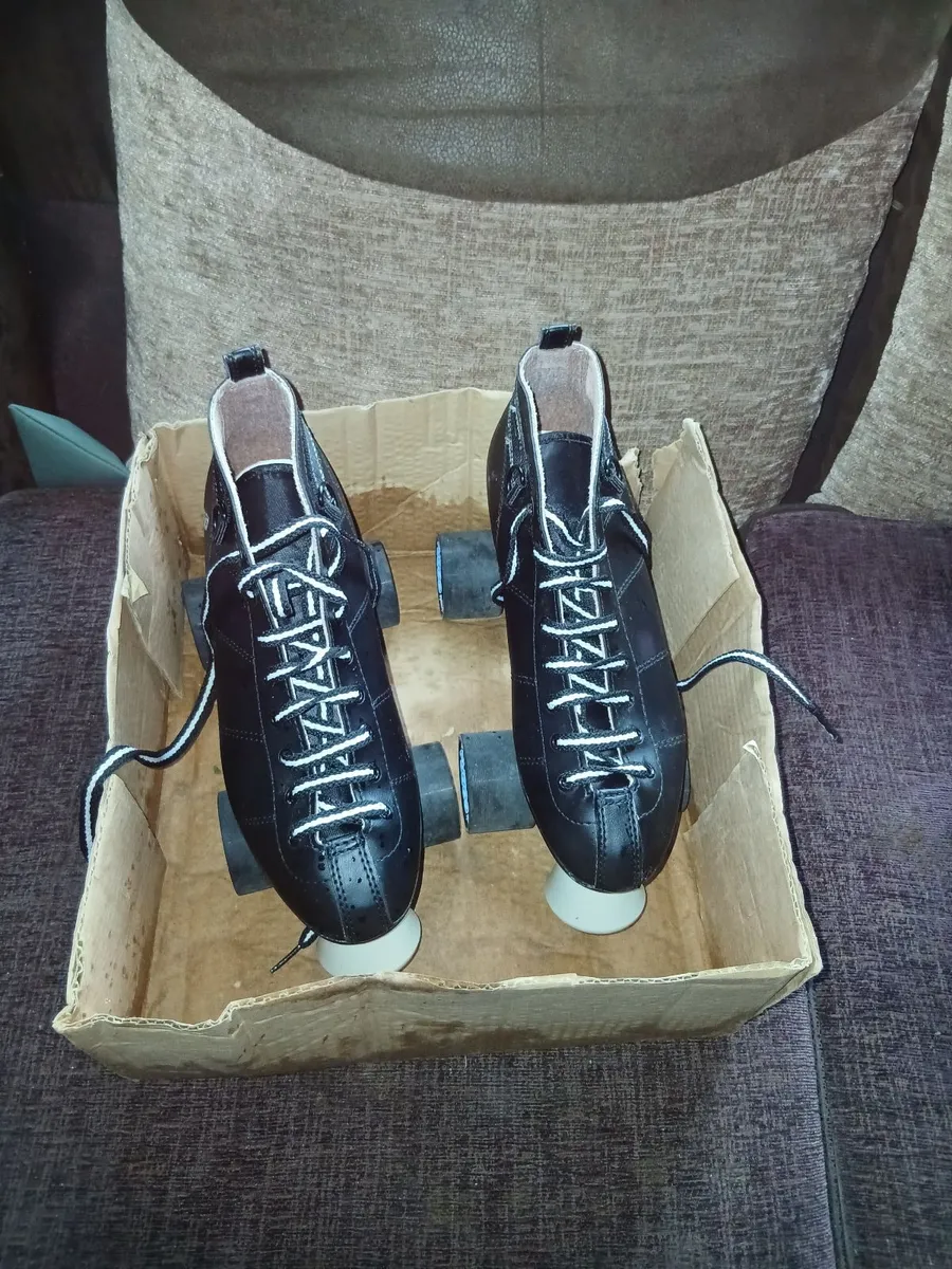 Derby roller blades/skates - Image 3
