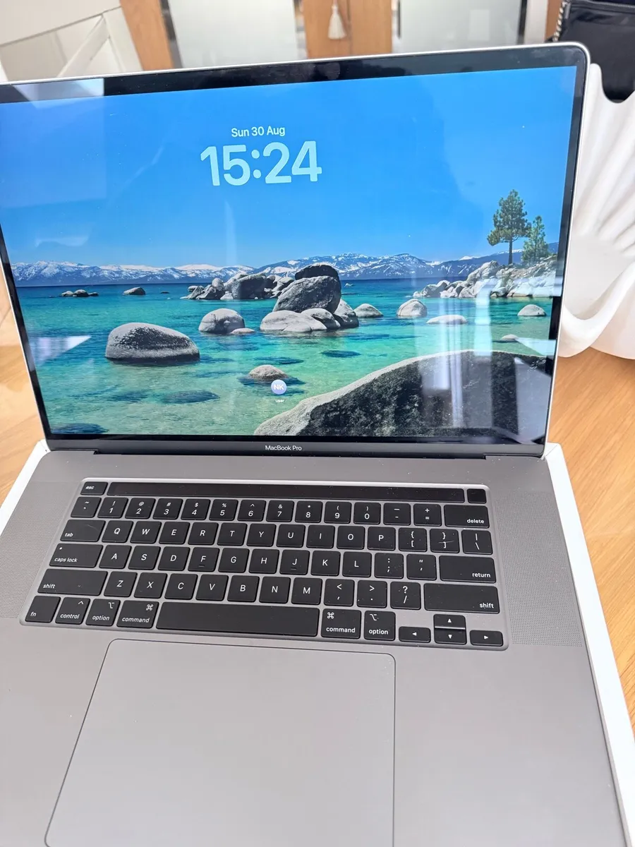 MacBook Pro 16 2019 intel i7 - Image 2