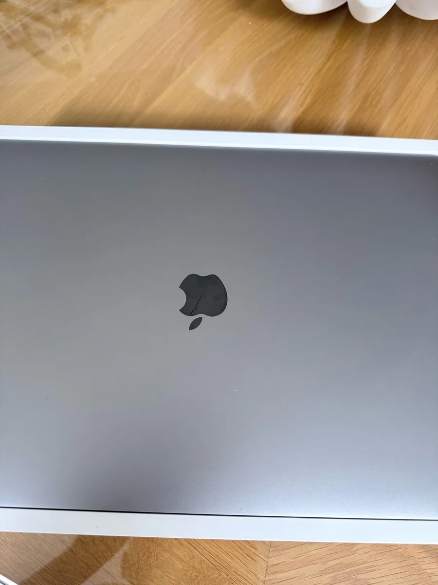 MacBook Pro 16 2019 intel i7 - Image 4