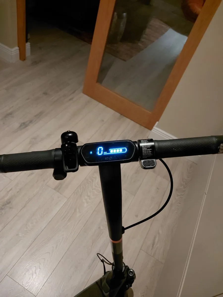 Segway Ninebot E2 II Electric Scooter - Image 3