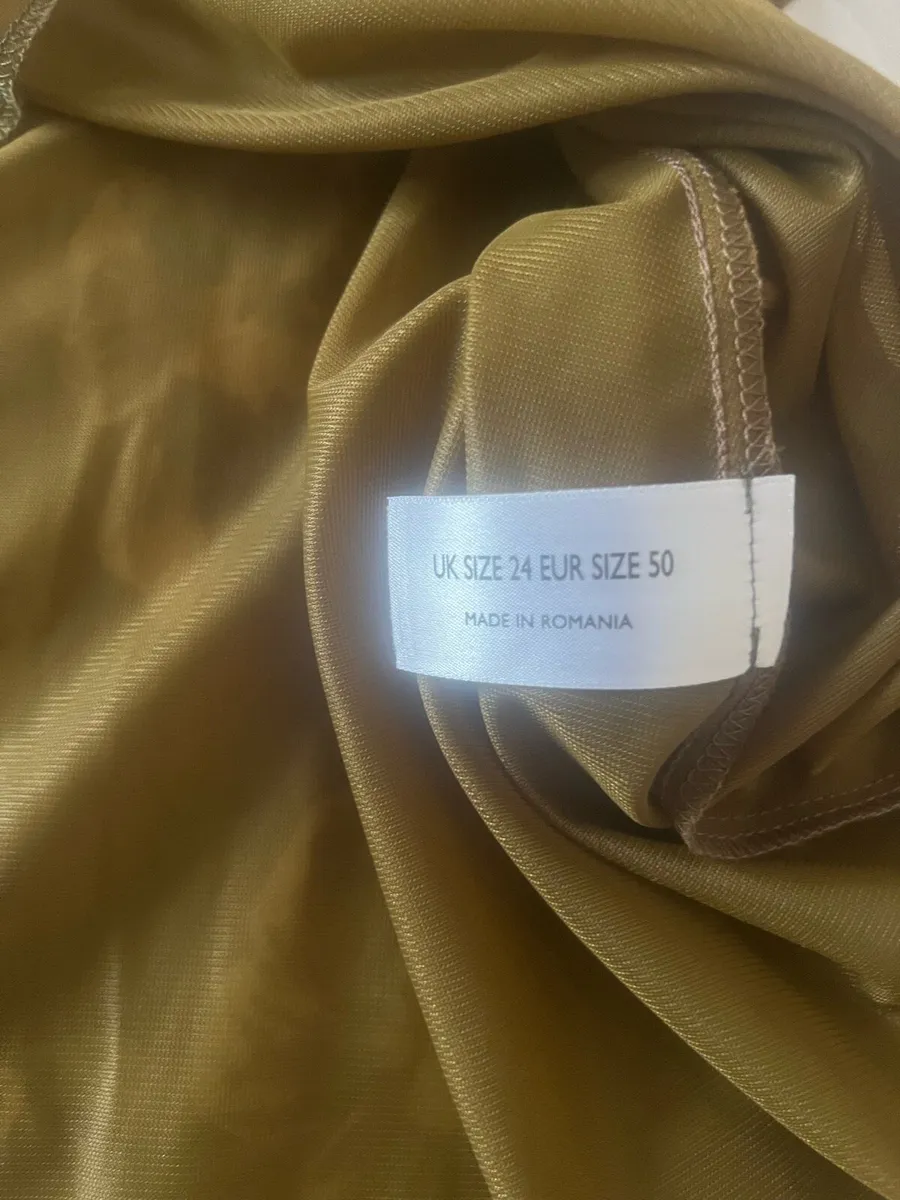 Ladies skirt size 24 €10 - Image 2