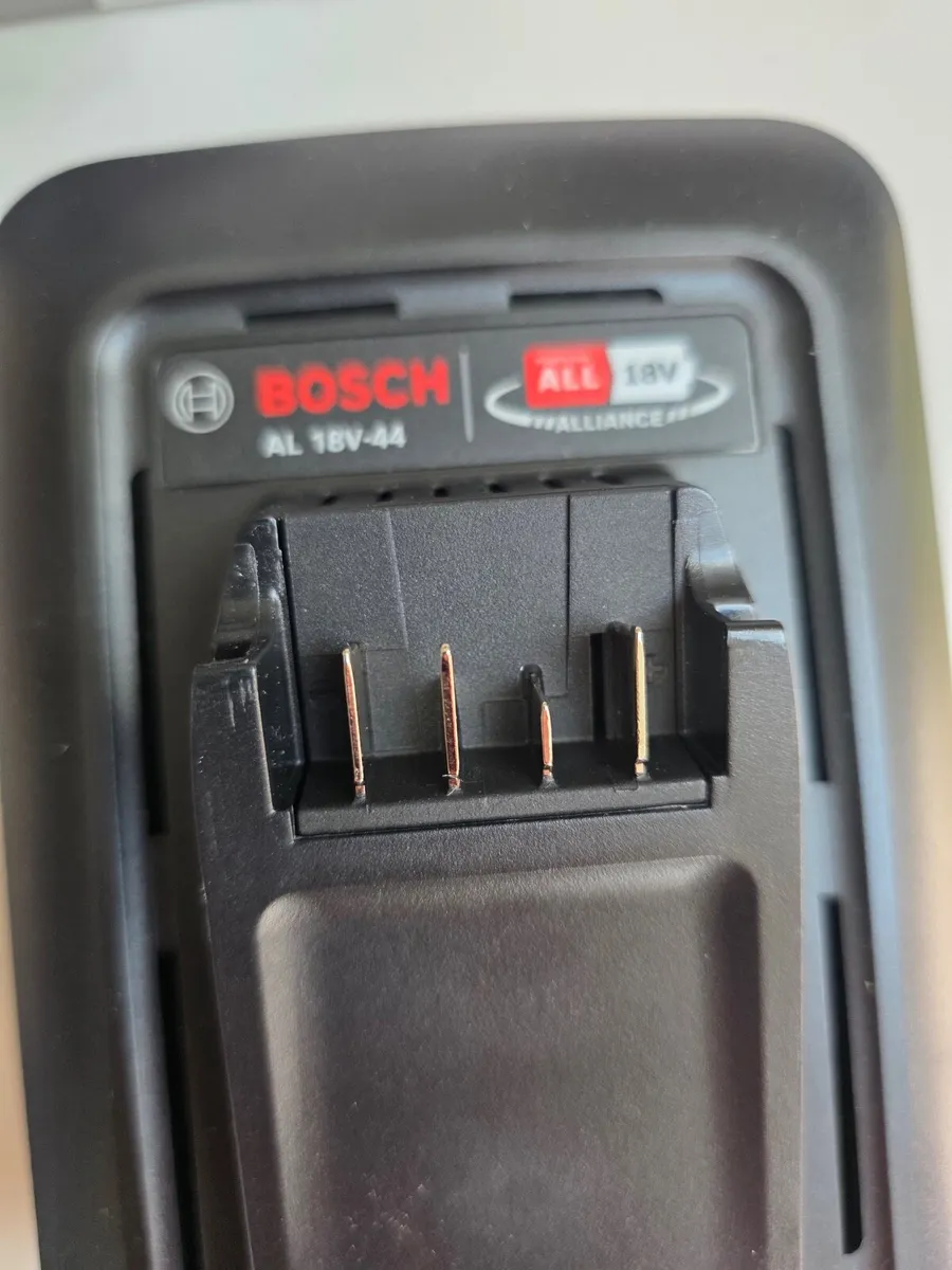 Bosch 18v battery charger - Image 4