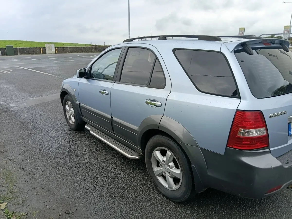 2010 Kia Sorento Commercial - Image 2