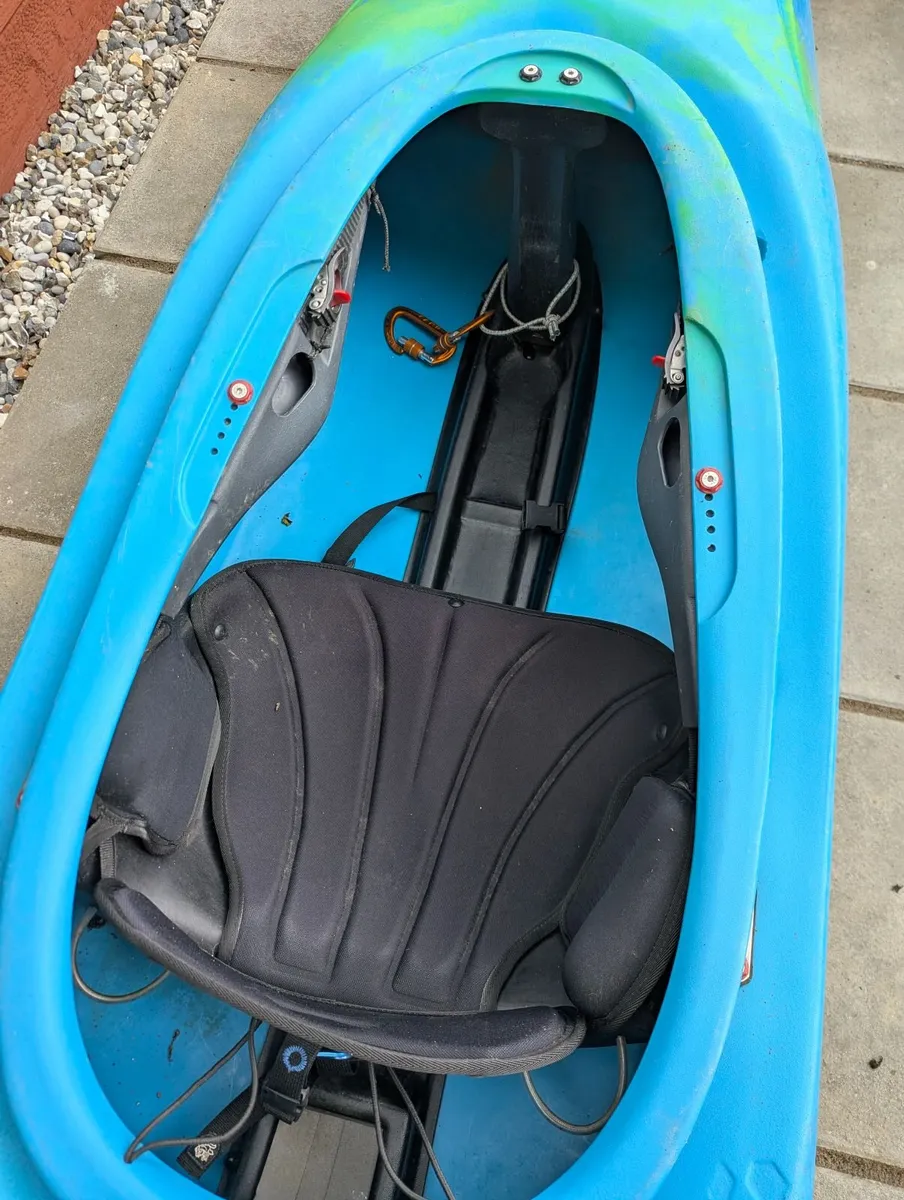 Pyranha 9R Kayak - Image 2