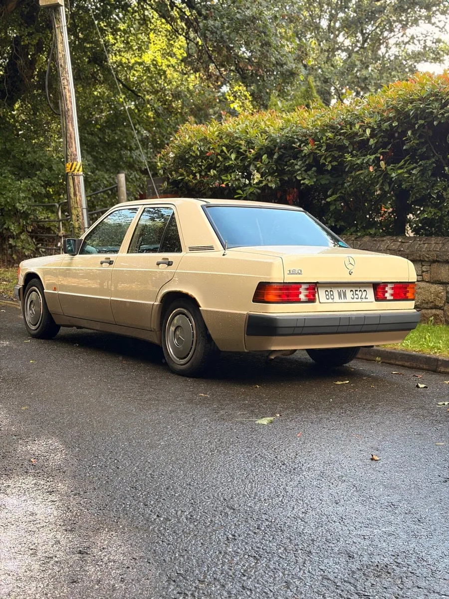 Mercedes 1988 190 2.0 - Image 2