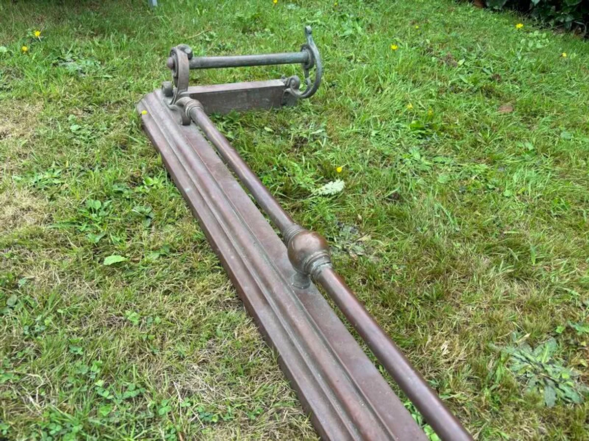 Enhance your hearth with this authentic Victorian brass fender - Image 4