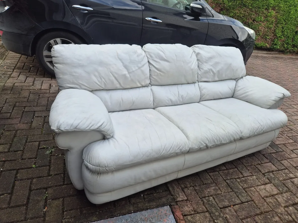 Couch - Image 2
