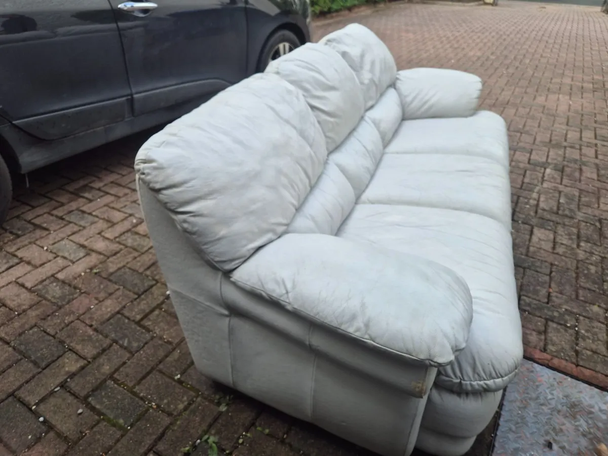 Couch - Image 3