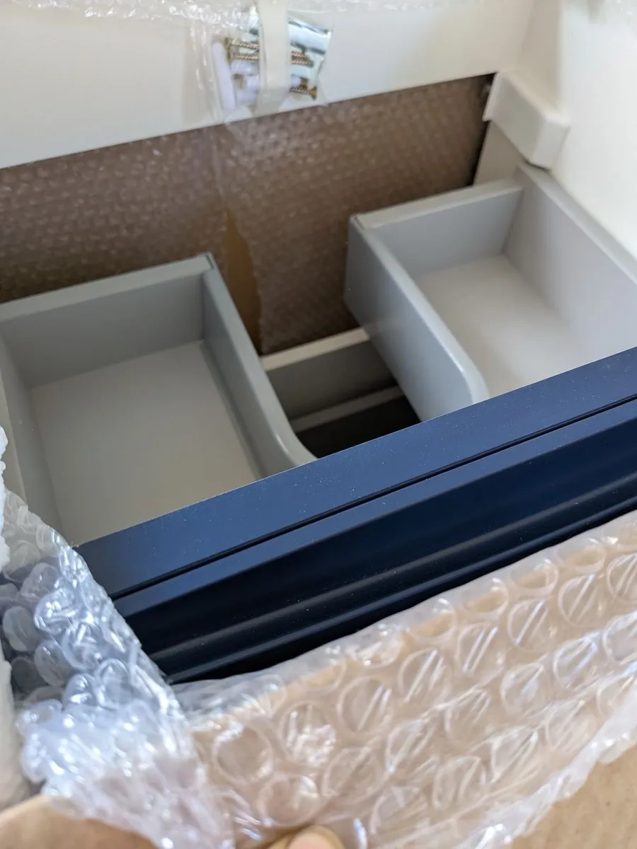 Bathroom fixtures/vanity/tiles/shower tray - Image 4