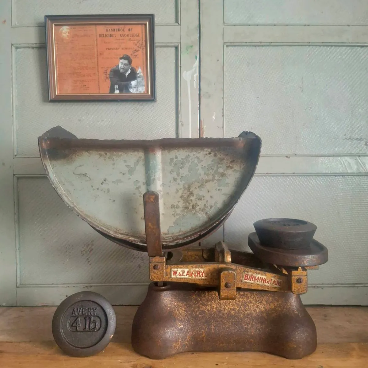 Antique W&T Avery Cast Iron Shop Scales - Image 1