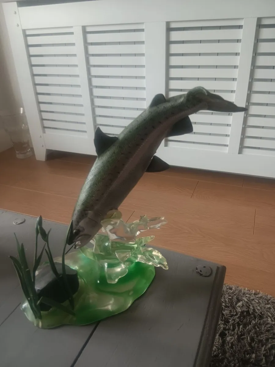Angling sculpture - Image 2