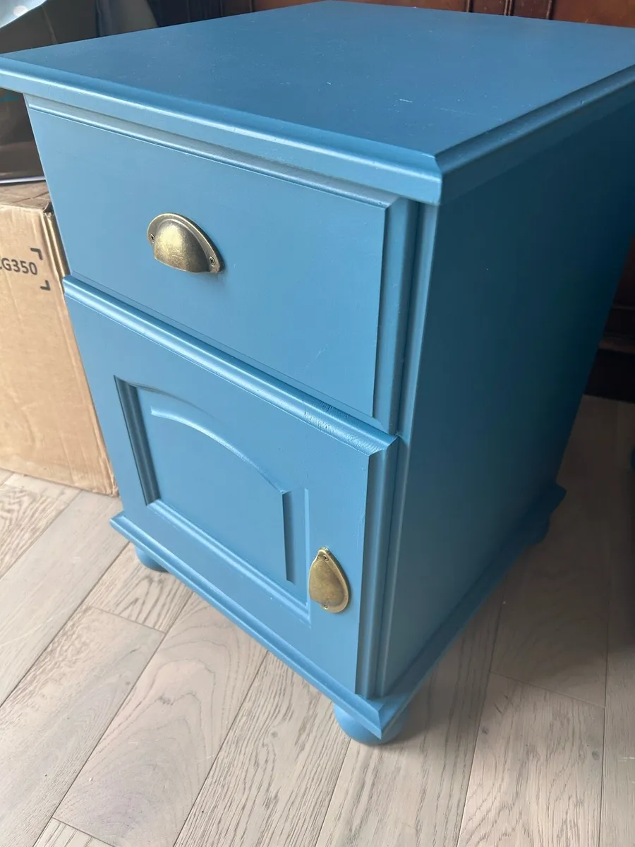 Bedroom locker table - Image 2