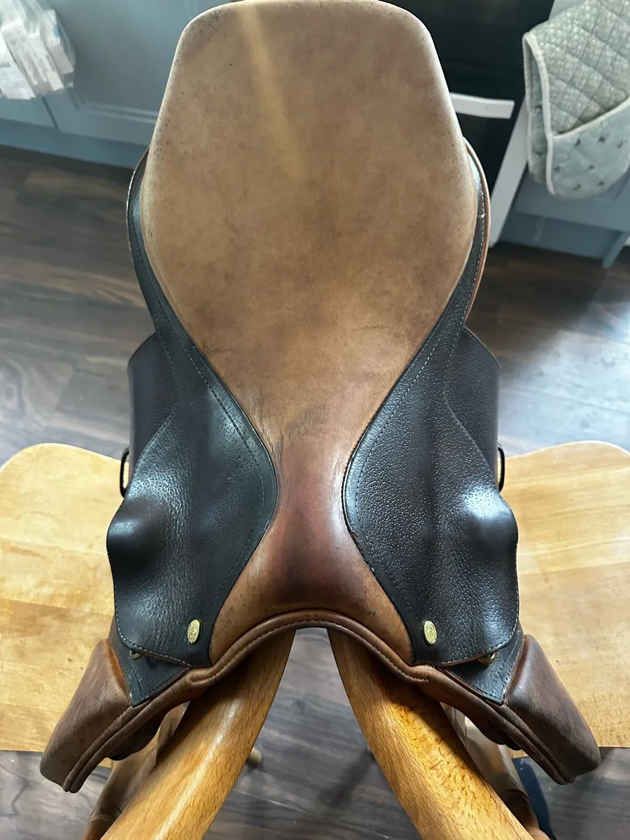 17” Heritage jumping saddle - Image 2