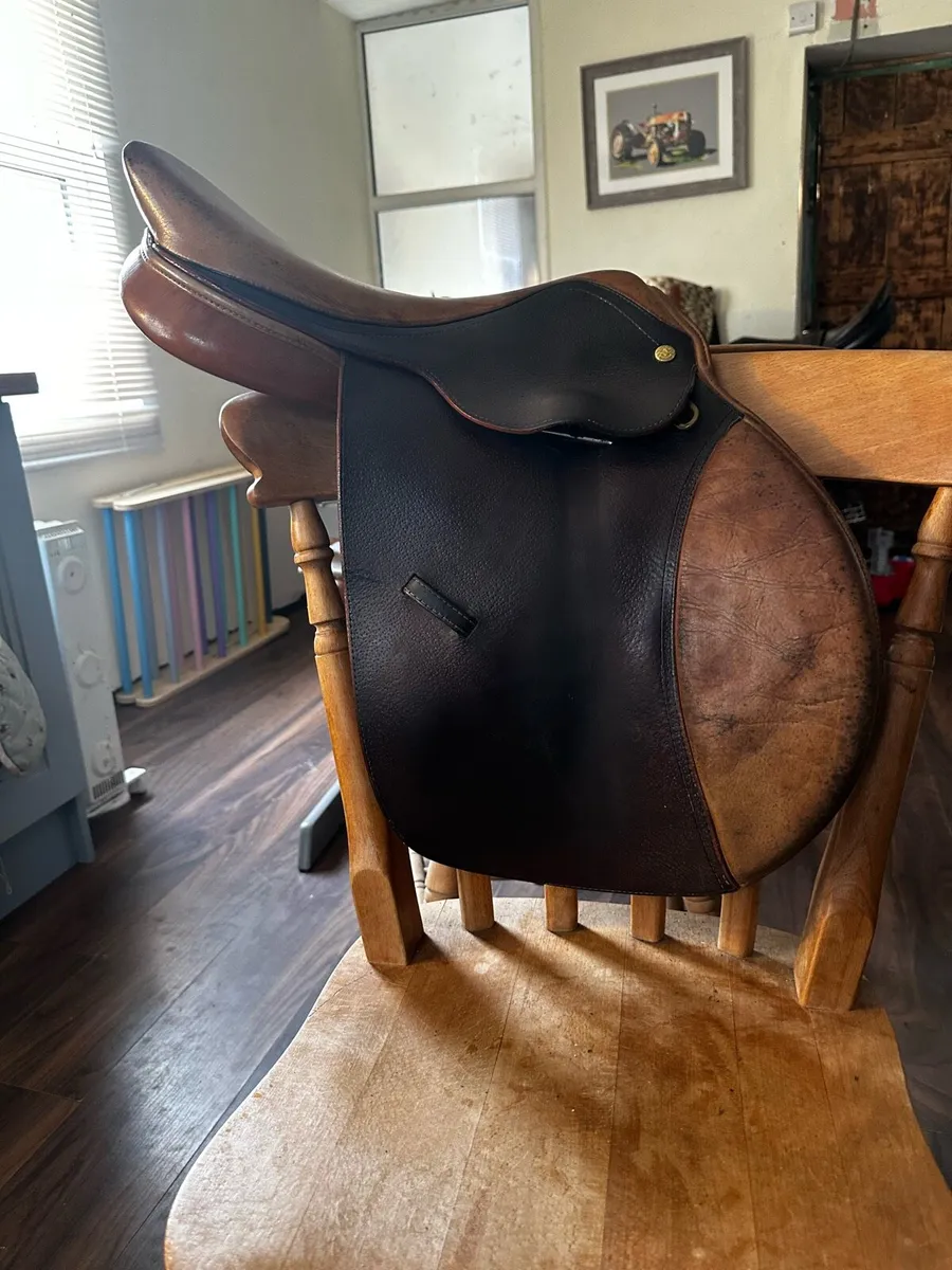 17” Heritage jumping saddle - Image 1