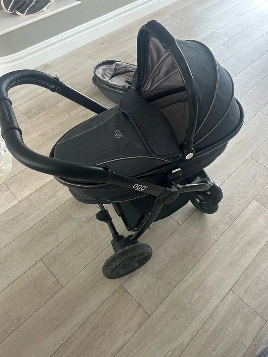 Egg stroller and carrycot travel system - Image 3