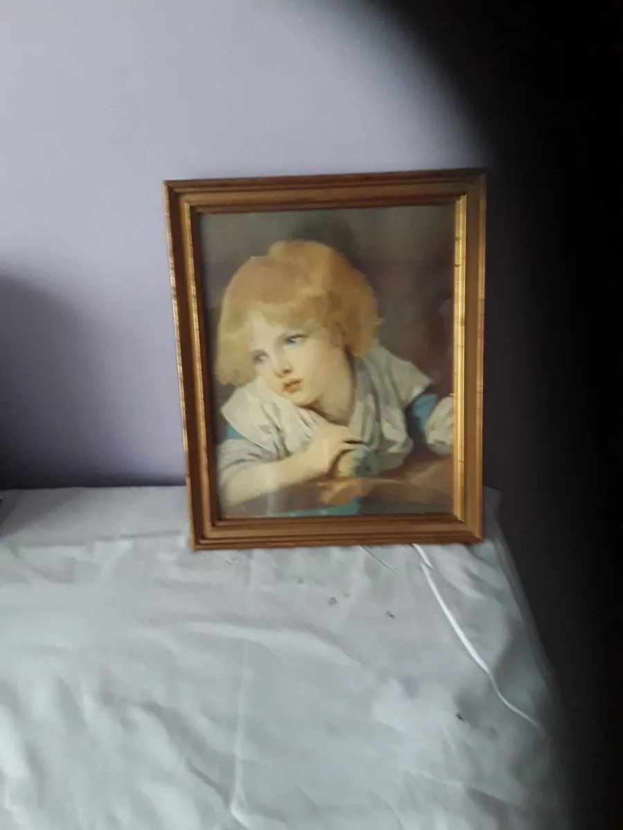 Nice picture reproduction    child with an apple - Image 2