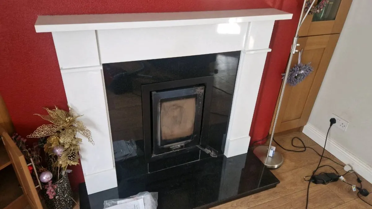 Di lusso R4 inset stove. And fireplace - Image 1