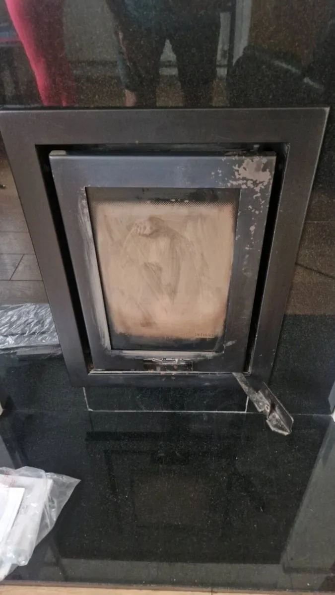 Di lusso R4 inset stove. And fireplace - Image 2
