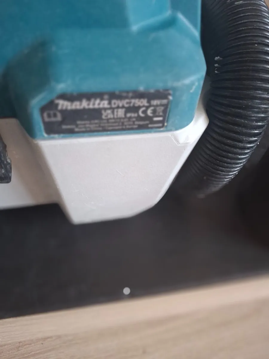Makita dcv750l vacuum - Image 2